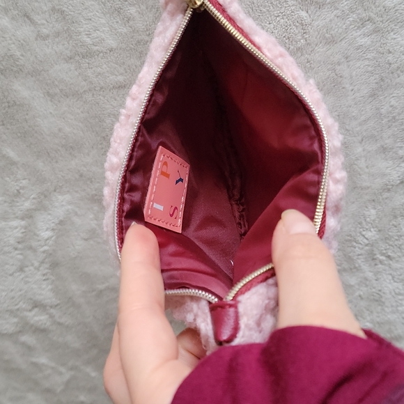 Ipsy December 2020 Cosmetic Makeup Glam Teddy Bag Accessories Pouch Wris… - Picture 2 of 4